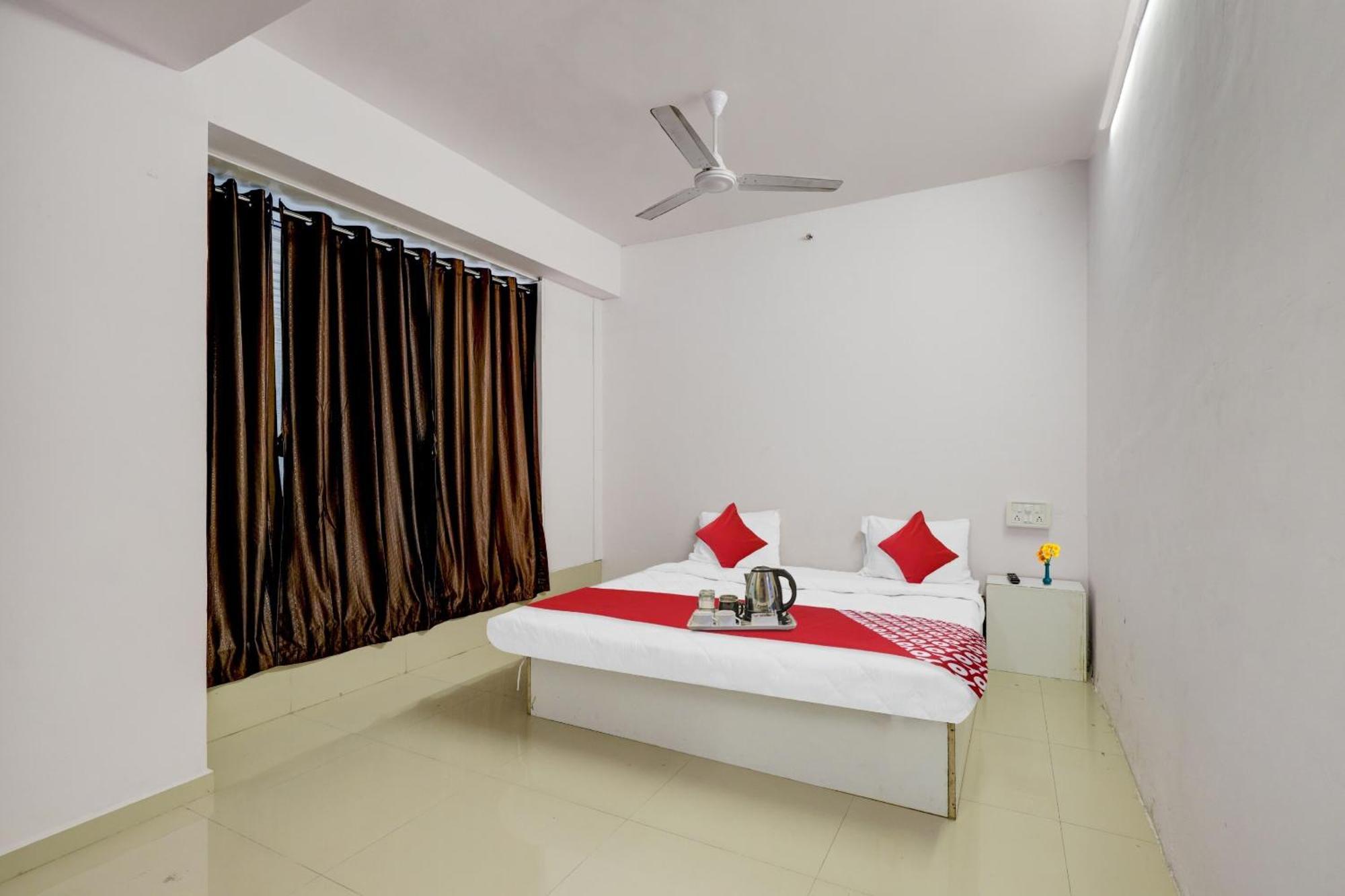 Hotel O Cozy Rooms Surate Extérieur photo
