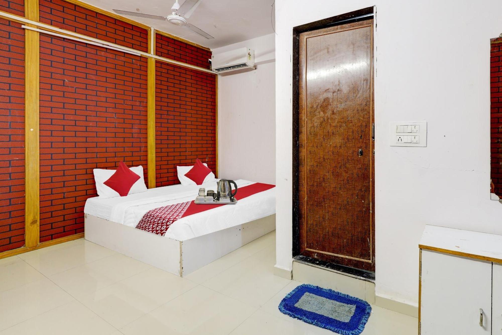 Hotel O Cozy Rooms Surate Extérieur photo