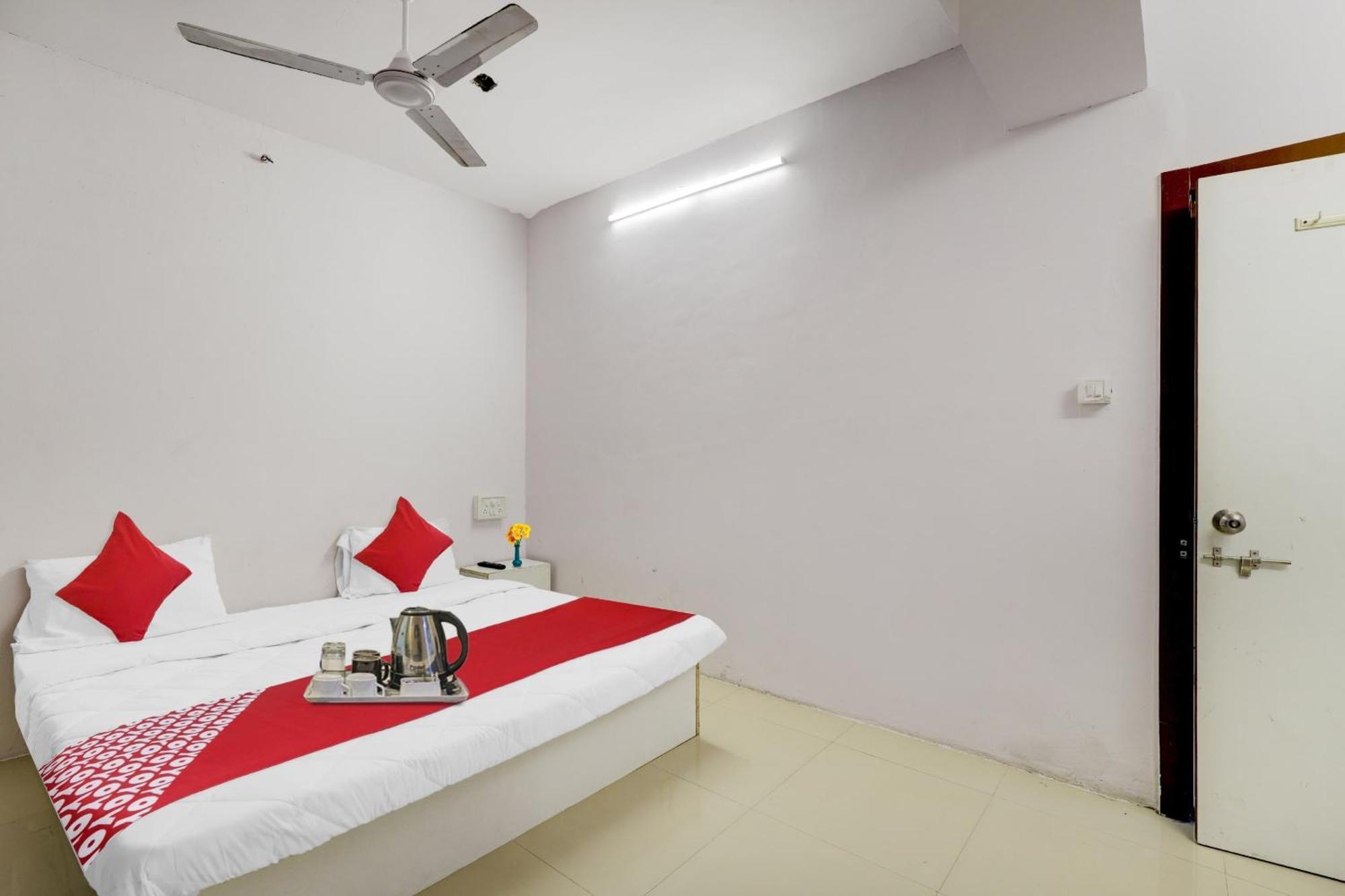 Hotel O Cozy Rooms Surate Extérieur photo