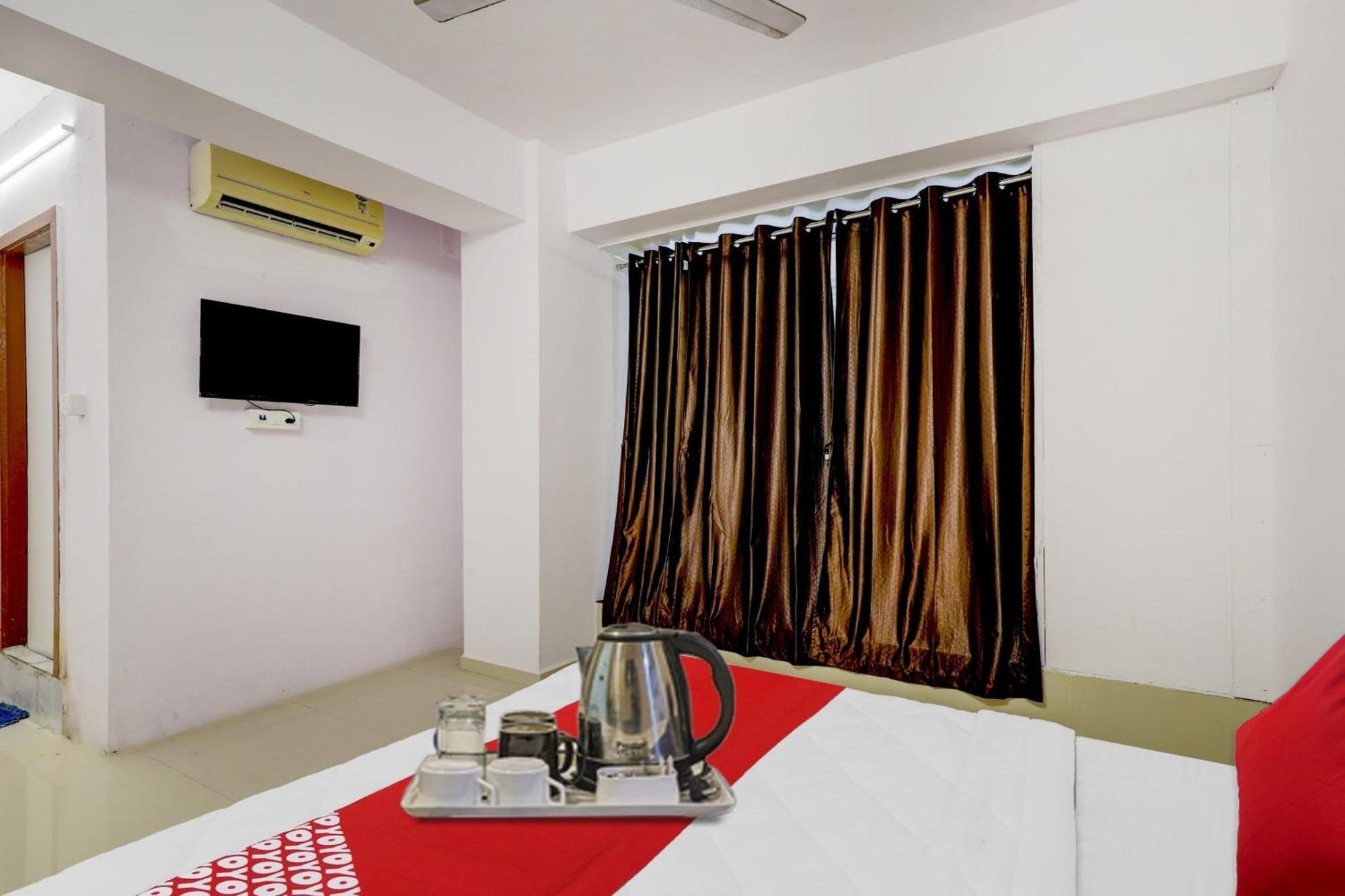 Hotel O Cozy Rooms Surate Extérieur photo