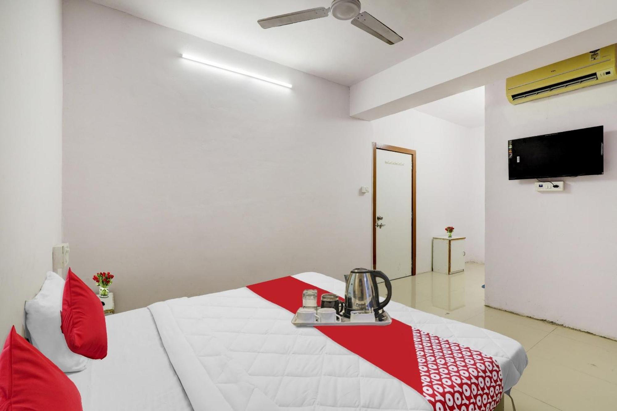 Hotel O Cozy Rooms Surate Extérieur photo