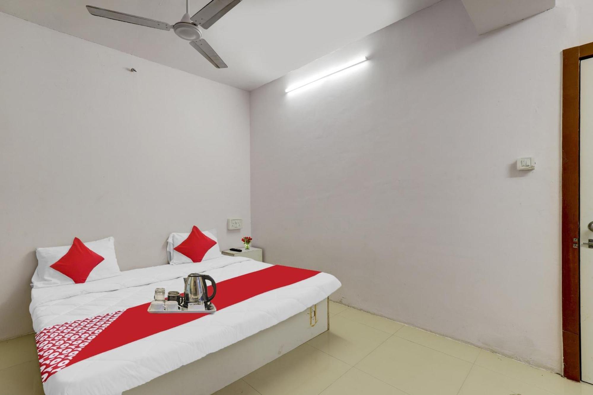 Hotel O Cozy Rooms Surate Extérieur photo