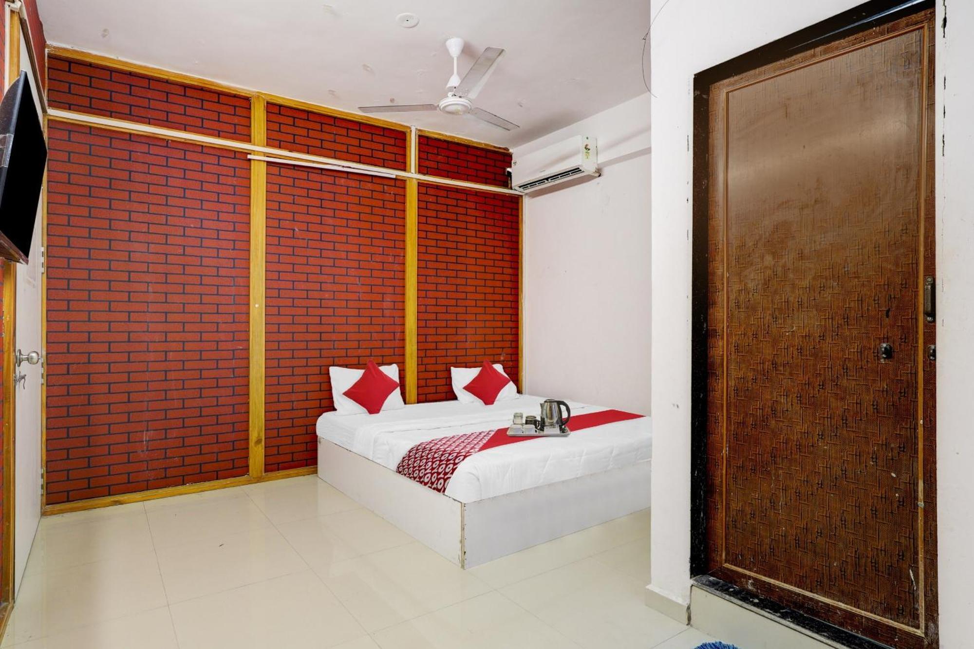Hotel O Cozy Rooms Surate Extérieur photo